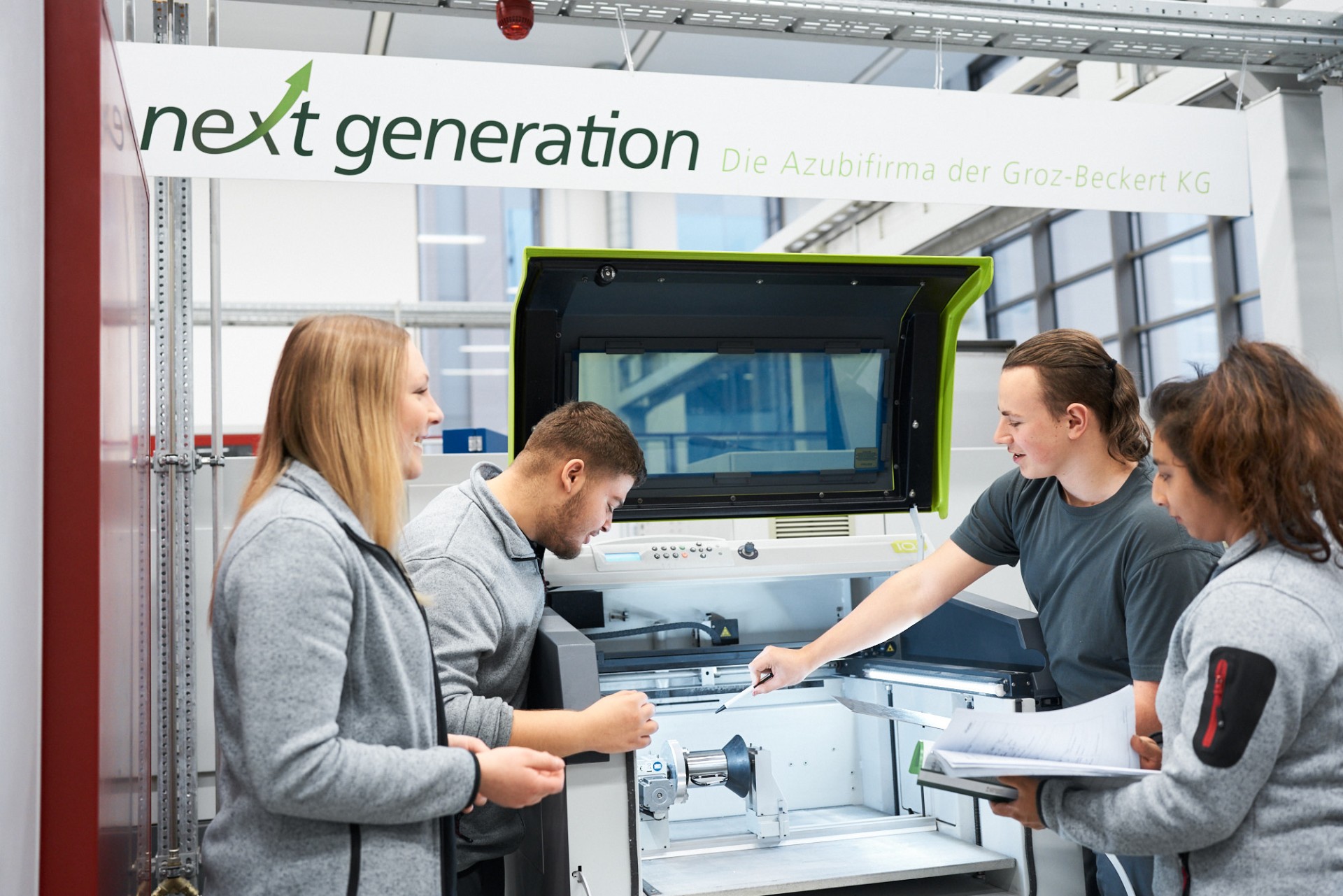 Azubifirma Next Generation GmbH – Auszubildende bei der Arbeit